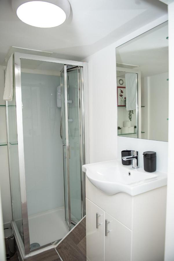Small But Cozy Studio, Great Tube Connection Лондон Экстерьер фото