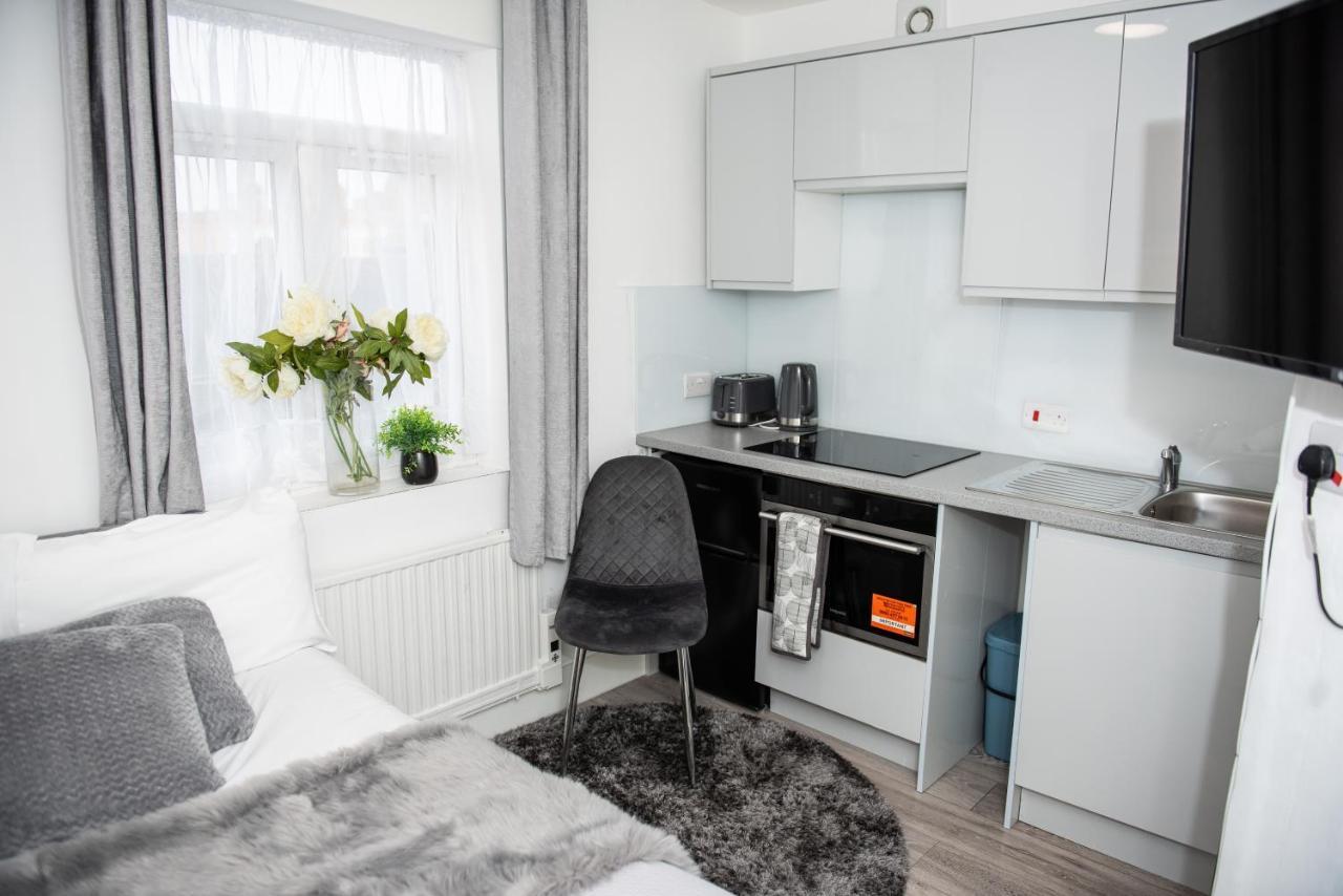 Small But Cozy Studio, Great Tube Connection Лондон Экстерьер фото