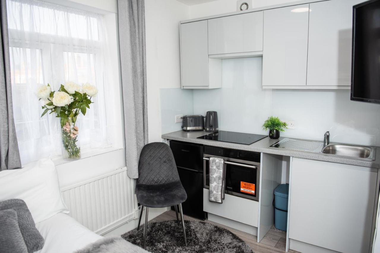 Small But Cozy Studio, Great Tube Connection Лондон Экстерьер фото