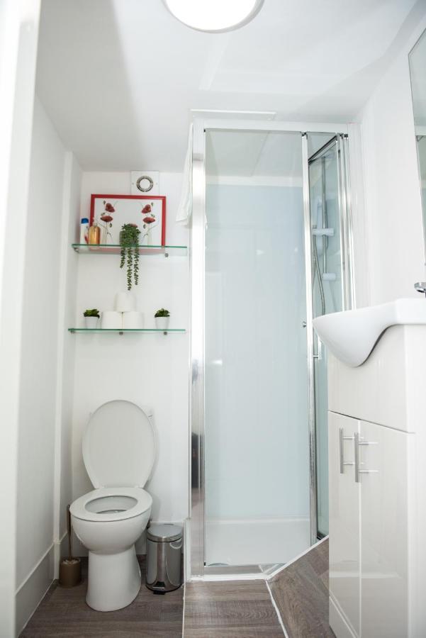 Small But Cozy Studio, Great Tube Connection Лондон Экстерьер фото