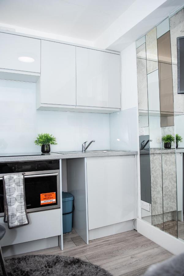 Small But Cozy Studio, Great Tube Connection Лондон Экстерьер фото